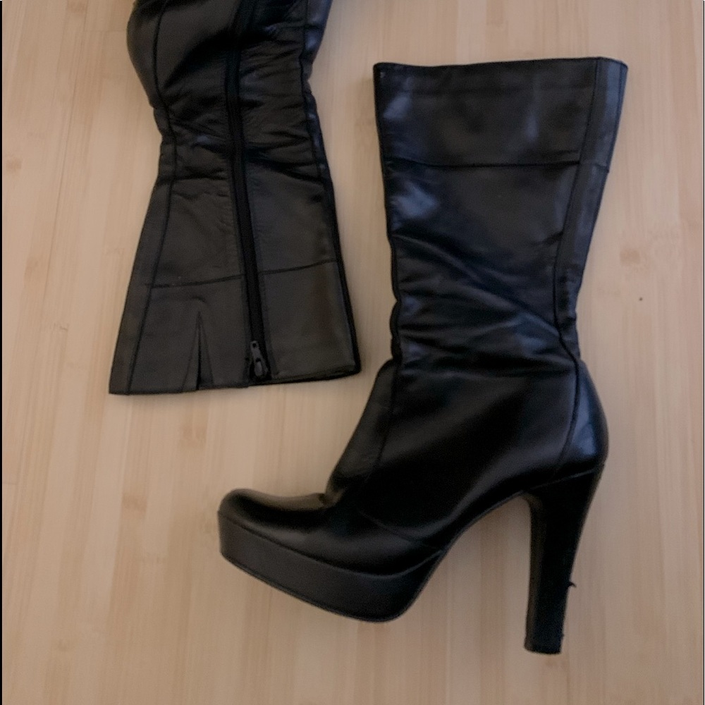 Steve Madden "Sycho" black mini platform high heel leather boots. Plaid lined!